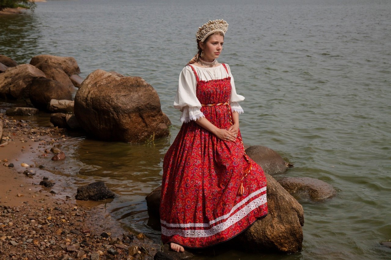Women in Slavic costumes in Kumasi