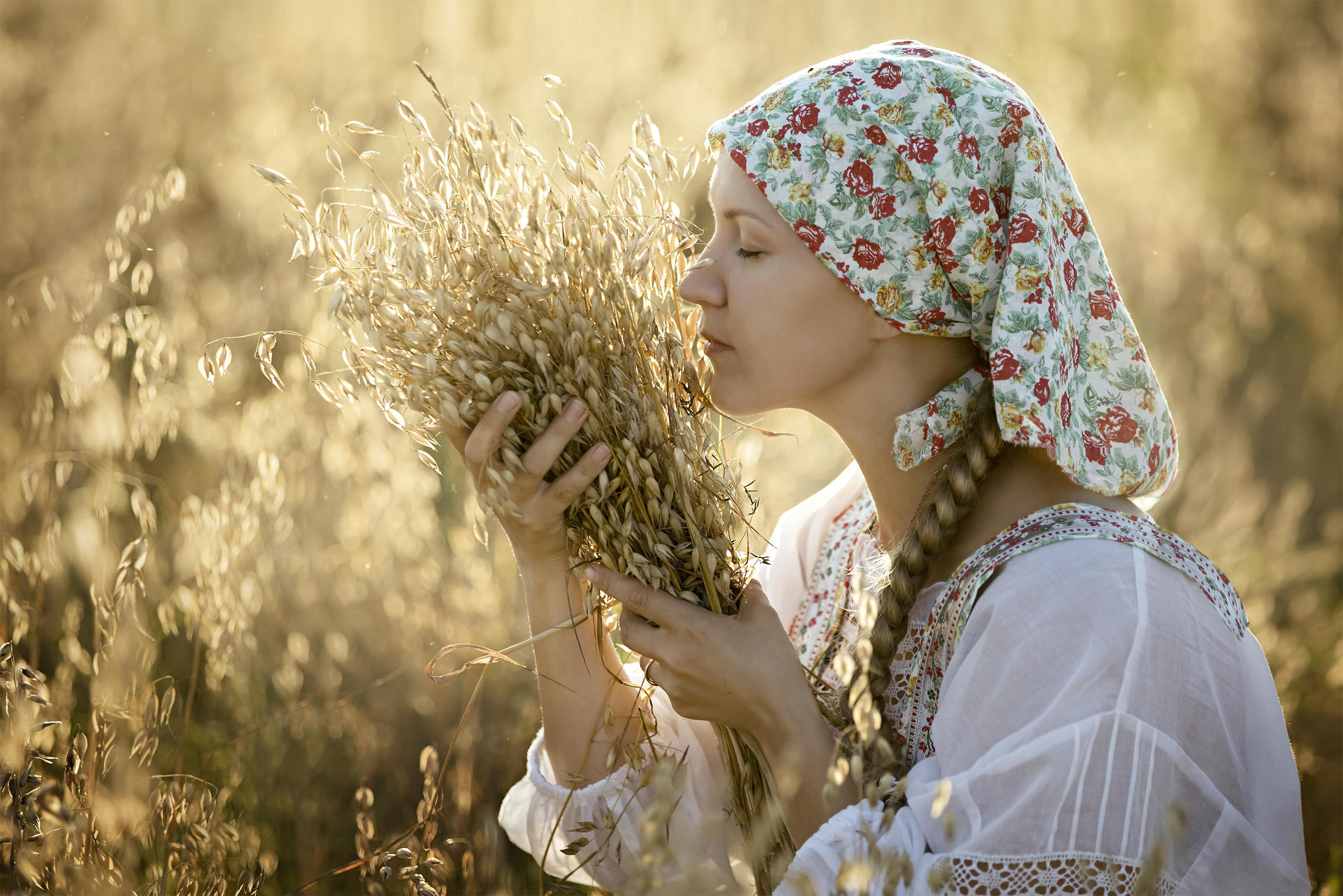 Photo Women in Slavic costumes in Kumasi
